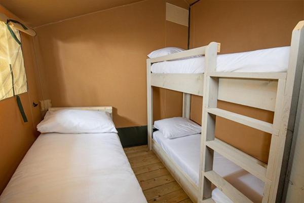 Camping Chateau De Galaure Chateauneuf-de-Galaure المظهر الخارجي الصورة