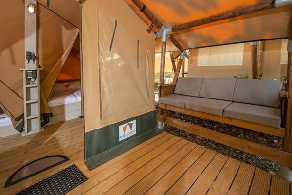 Camping Chateau De Galaure Chateauneuf-de-Galaure الغرفة الصورة