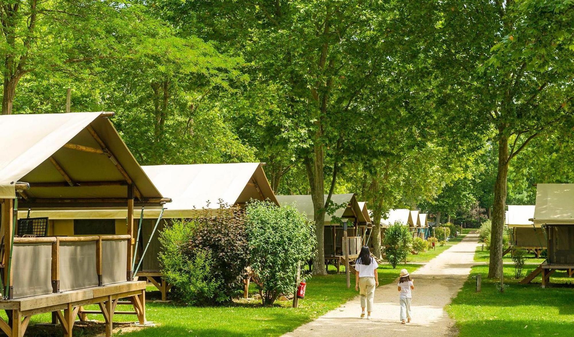 Camping Chateau De Galaure Chateauneuf-de-Galaure المظهر الخارجي الصورة